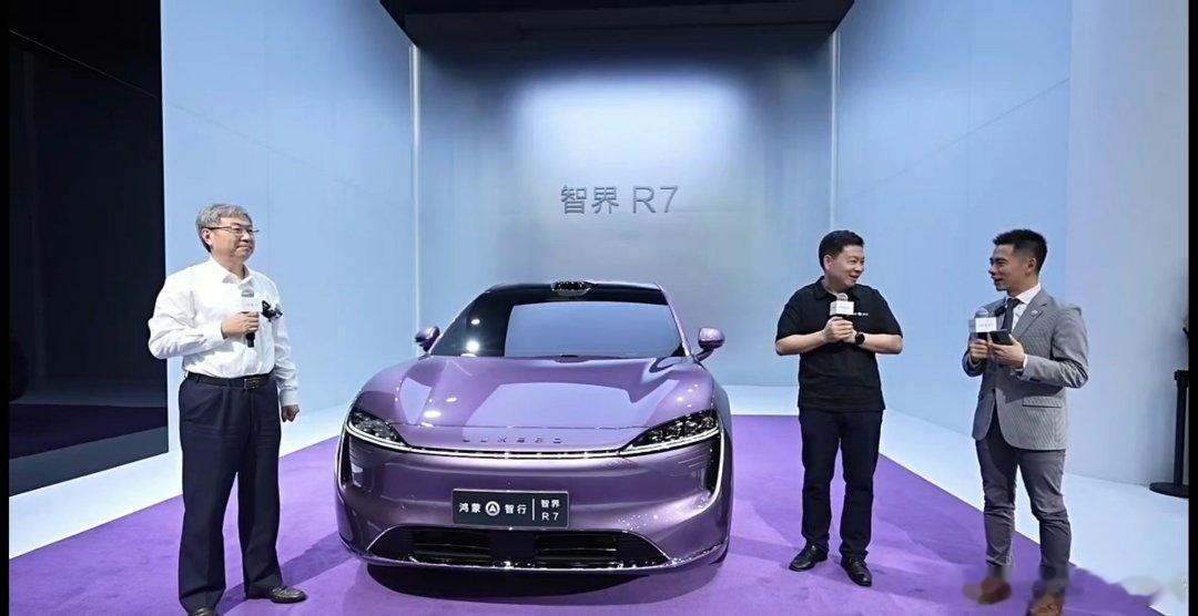 #鸿蒙智行携智界R7亮相成都车展##余承东尹同跃称在智界上全力以赴# 智界R7，