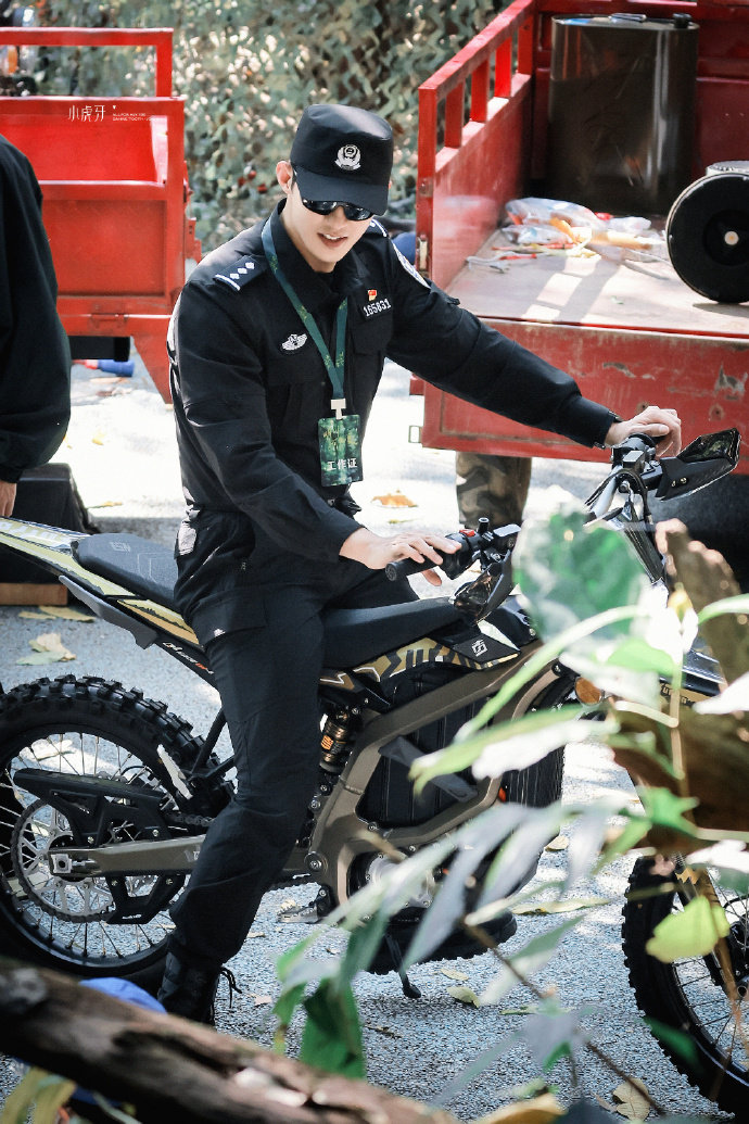 黄景瑜也在看蜜语纪 黄景瑜都入坑了，你还在等什么？许蜜语被出轨后净身出户，从酒店