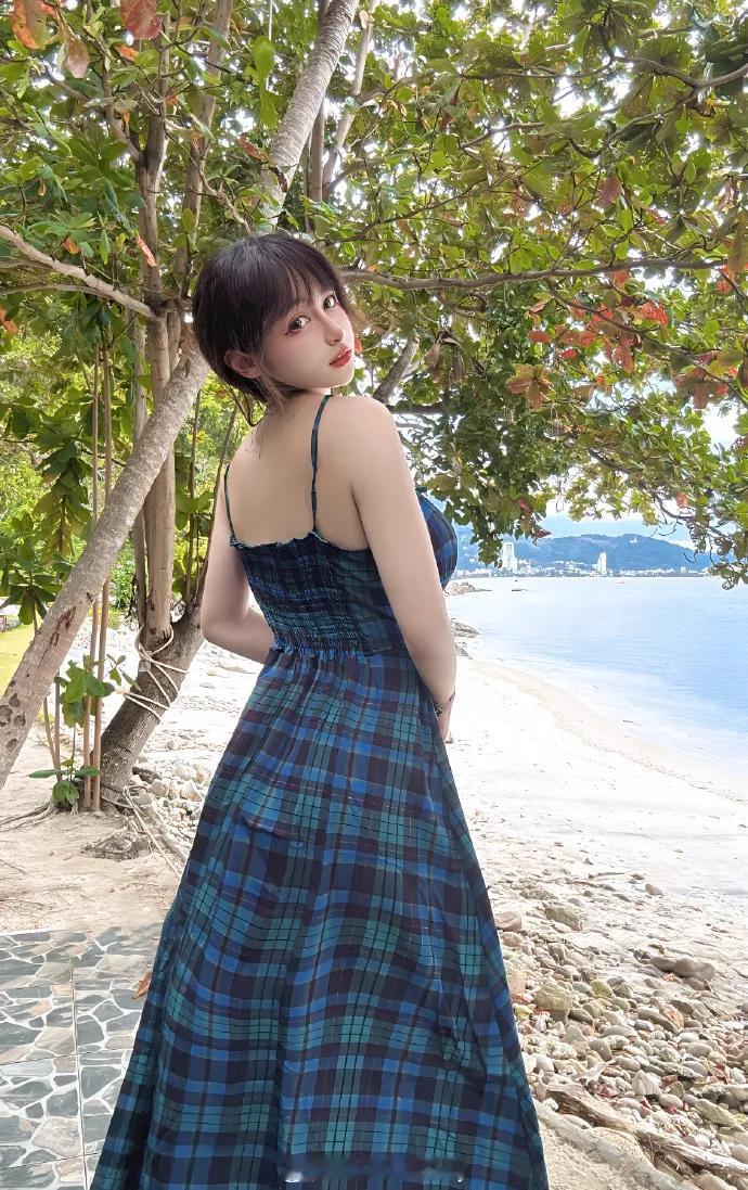 #五月江南麦已稀，你对下联#黄梅时节雨霏薇