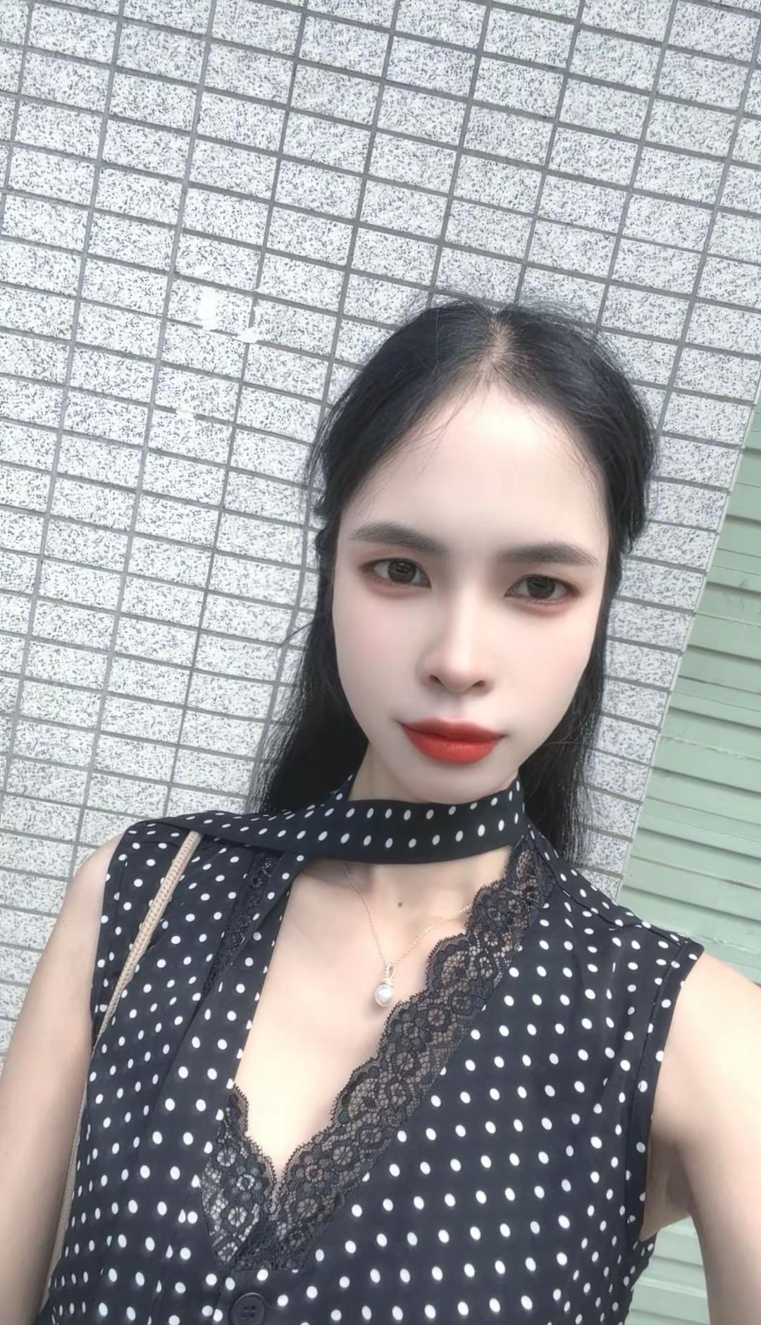 钱要攒多久，日子才算安稳，班要上多久，才不用奔波，突然发现长大以后，所有难题都没