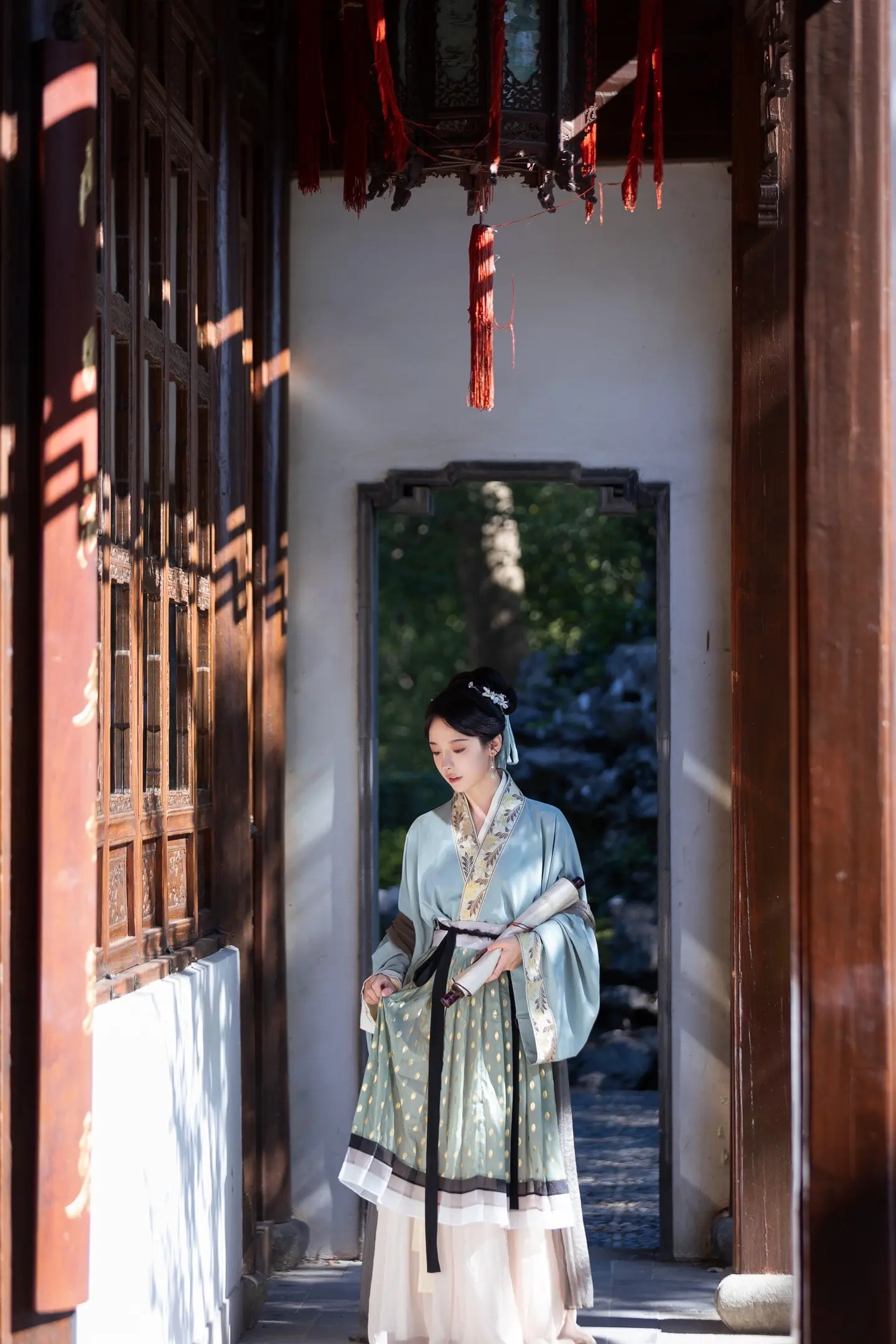 “小扇引微凉，悠悠夏日长。”