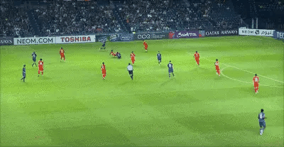 中超冠军又要在亚冠丢人现眼了？比赛仅仅第15分钟，素巴猜如入无人之境推射破门，海