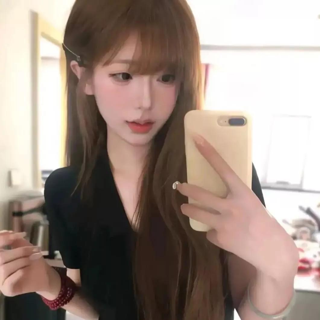 精致妆容与温柔自拍，日常小确幸甜美自拍 精致少女自拍 温柔美女自拍 居家甜美自拍