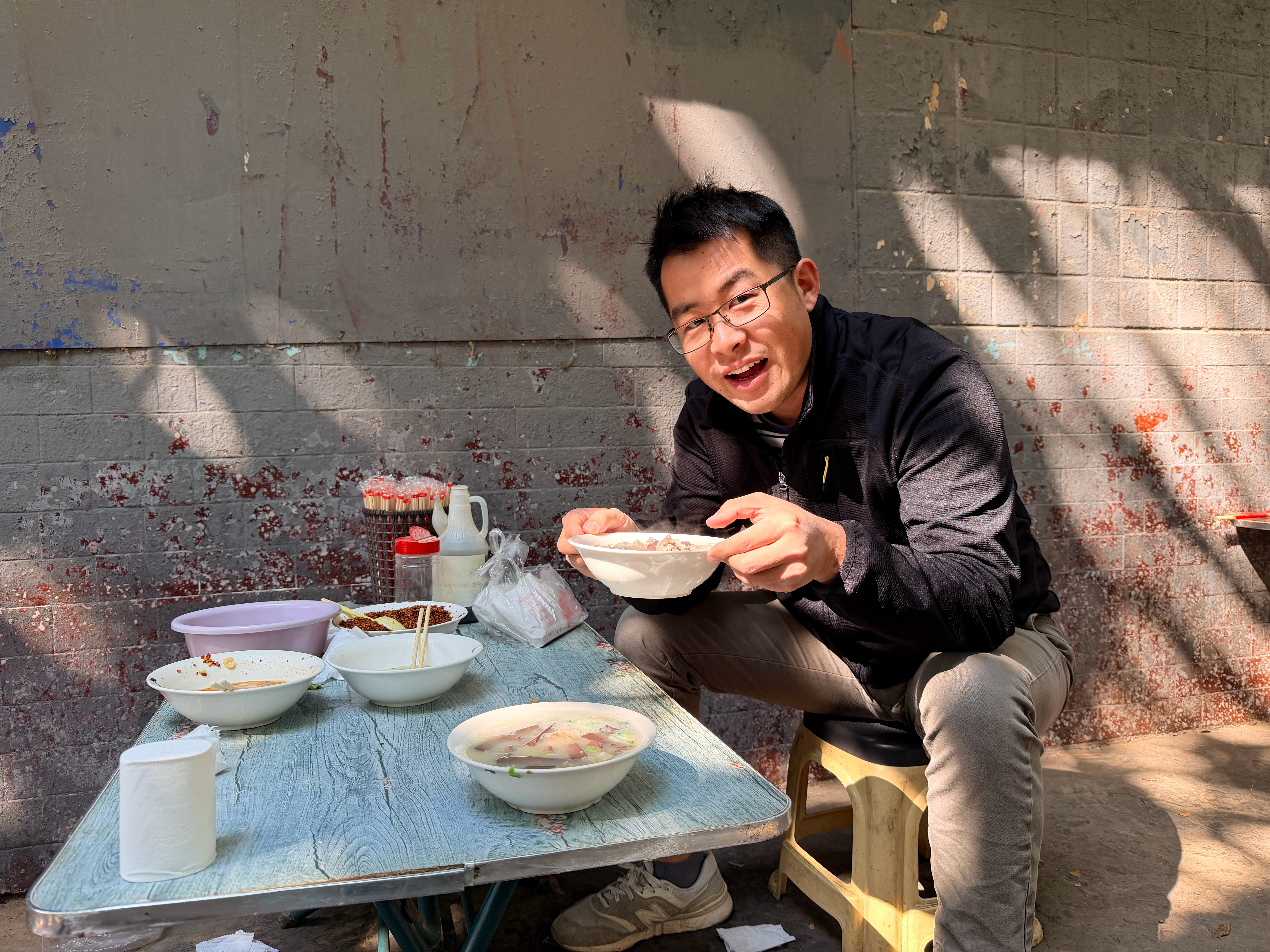 北方两大至尊美食top1 驴肉火烧top2 羊汤其他没吃上也行[并不简单]  ​