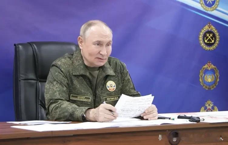 熟悉克里姆林宫的人都知道，这身衣服意味着什么——“政治时间”结束，“杀戮时间”开