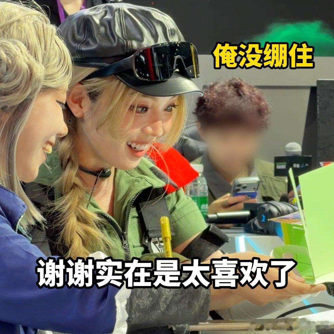欣小萌空降BW2026热舞同频 BW现场直接被欣小萌的热舞点燃！一抬手一转身都是