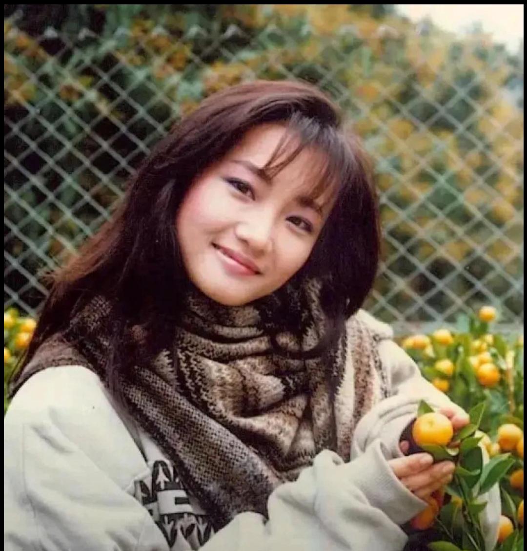 吴茜薇（曾用艺名：吴沛颖），香港前女演员，1985年TVB第三期艺员进修班毕业，