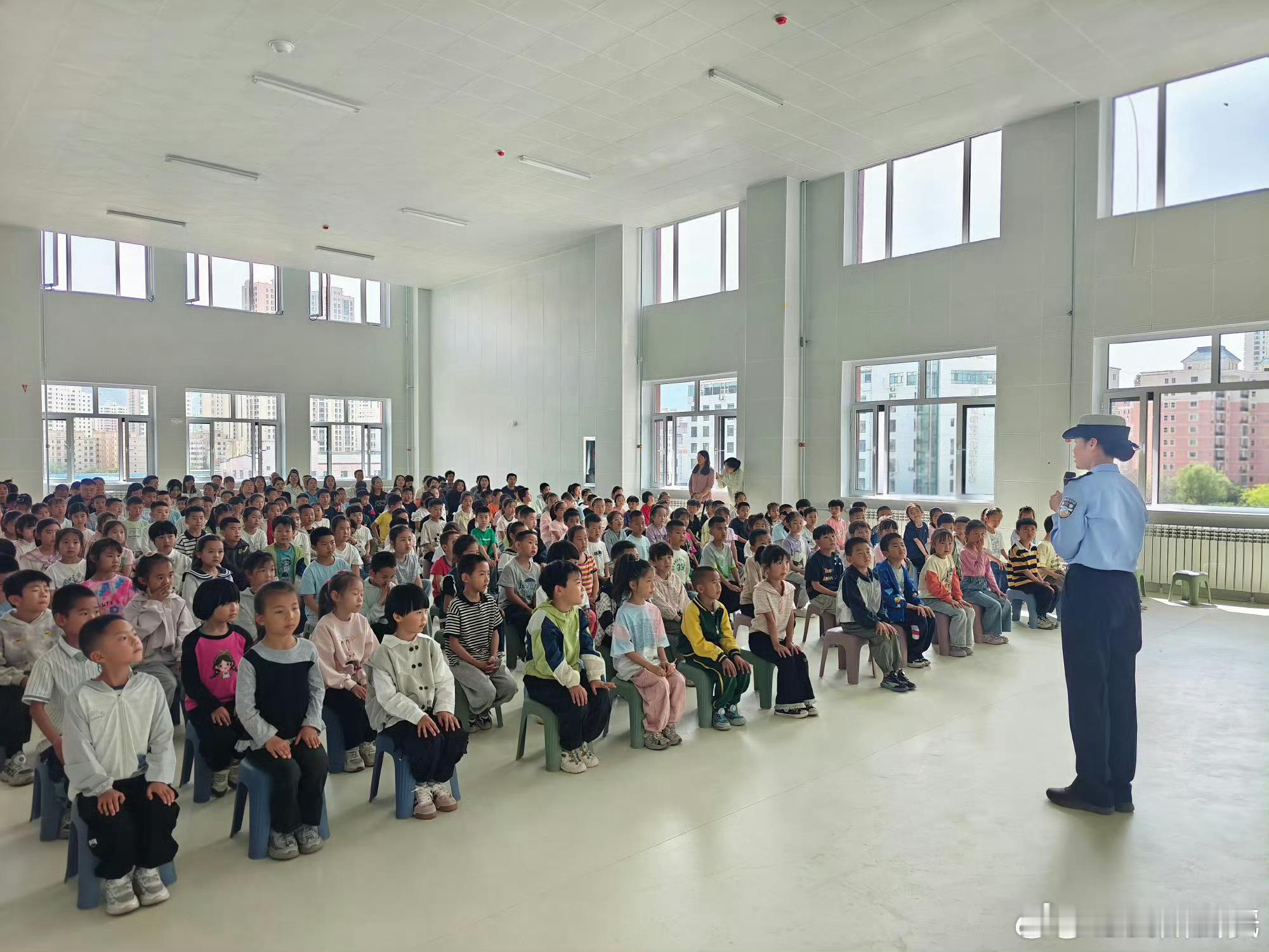 兰州公安交管雁滩大队定制安全课 【家长课堂·守护每程平安】 兰州公安交管雁滩大队