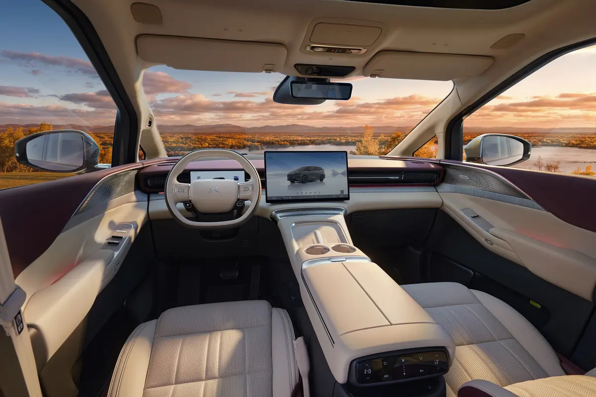 最近开小鹏X9跑了趟全家短途，是真的戳中家用需求。纯电日常通勤完全够，长途也不用