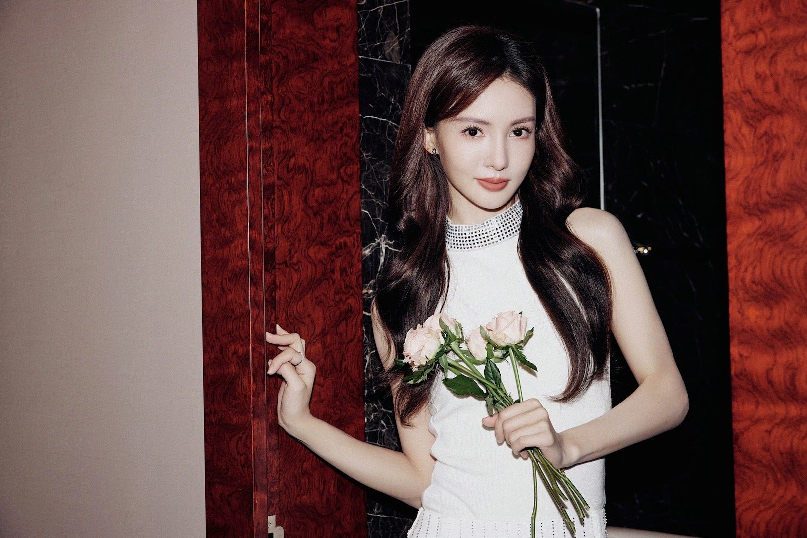 #金晨[超话]# [送花花]#智己汽车品牌代言人金晨# [送花花]#大喜来啦# 