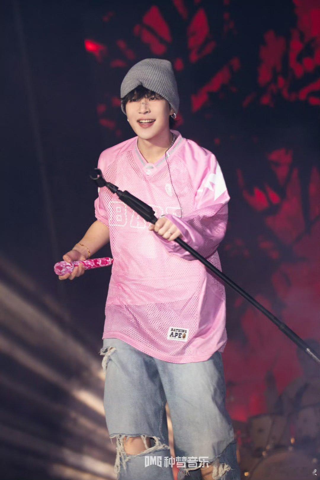 早安正是爱整活的年纪别问早安在南京音乐节要干啥，27 岁正是爱折腾的年纪，反正彩