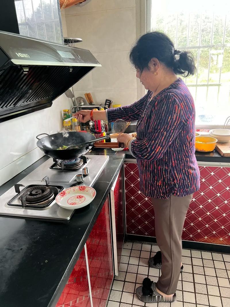 弘一法师说：
“世界上最虚伪的事情，就是管婆婆叫妈，因为妈妈这个词太伟大了。妈妈