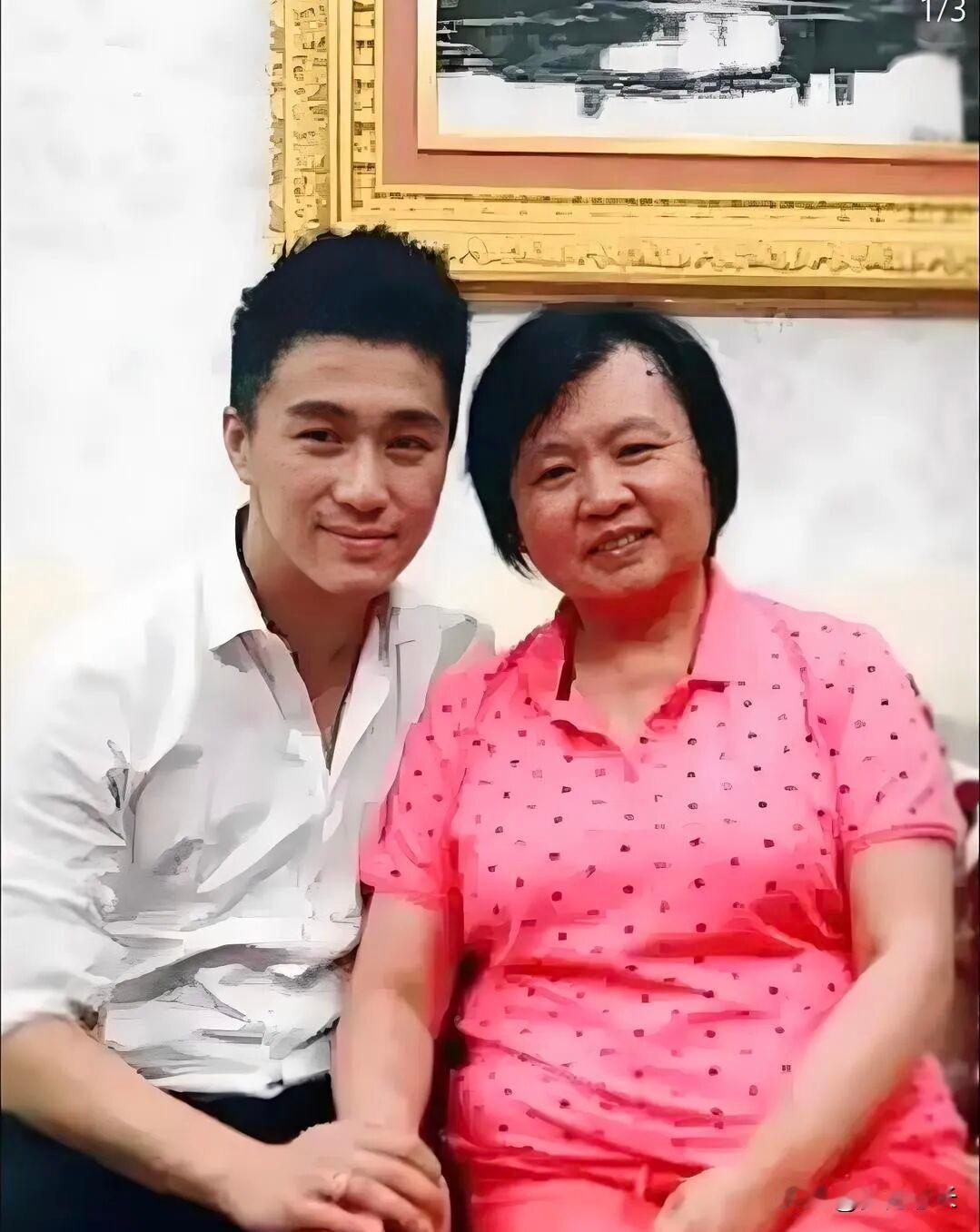 何猷君得知保姆中奖后的第一反应，
比中奖本身更值得琢磨。
他提醒珍姐：彩票收好，