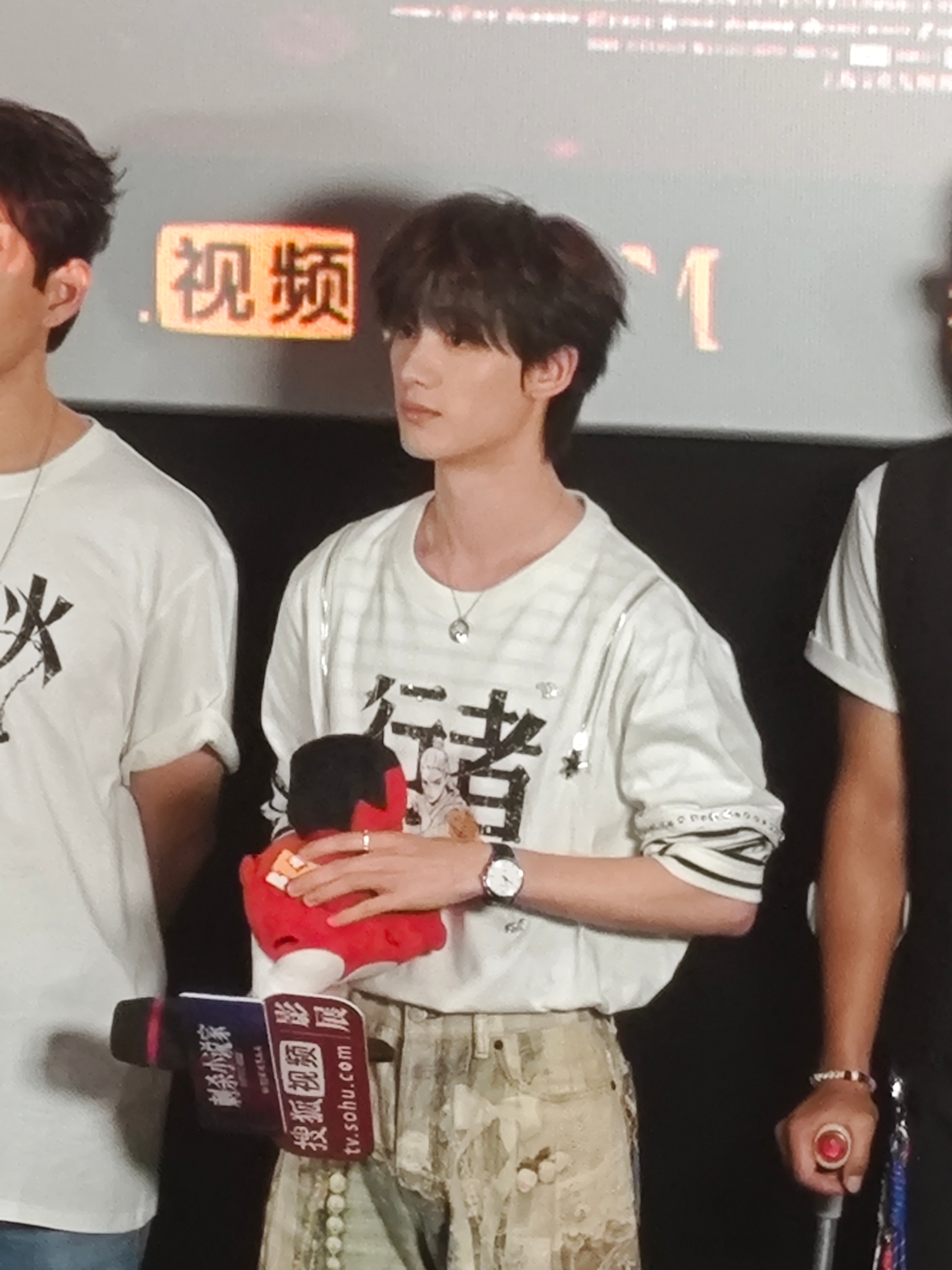 导演说丁程鑫的脸很适合大银幕 妥妥的随便拍都是优质脸电影刺杀小说家2首映礼 ​​
