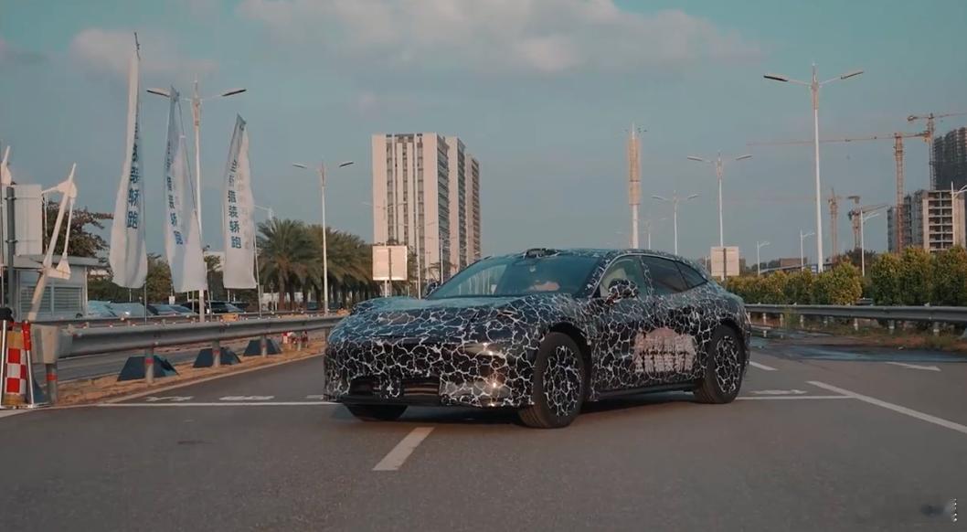 华为和广汽联手打造的“启境”汽车首款车型谍照曝光，这车身姿态看着如何？启境新车概