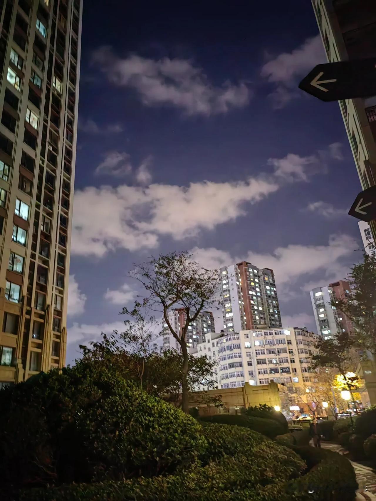 青岛的夜空，美得很！