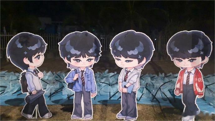 王橹杰新剧杀青应援现场王橹杰Q版付彬言立牌谁能拒绝可爱立牌！王橹杰新剧杀青应援现