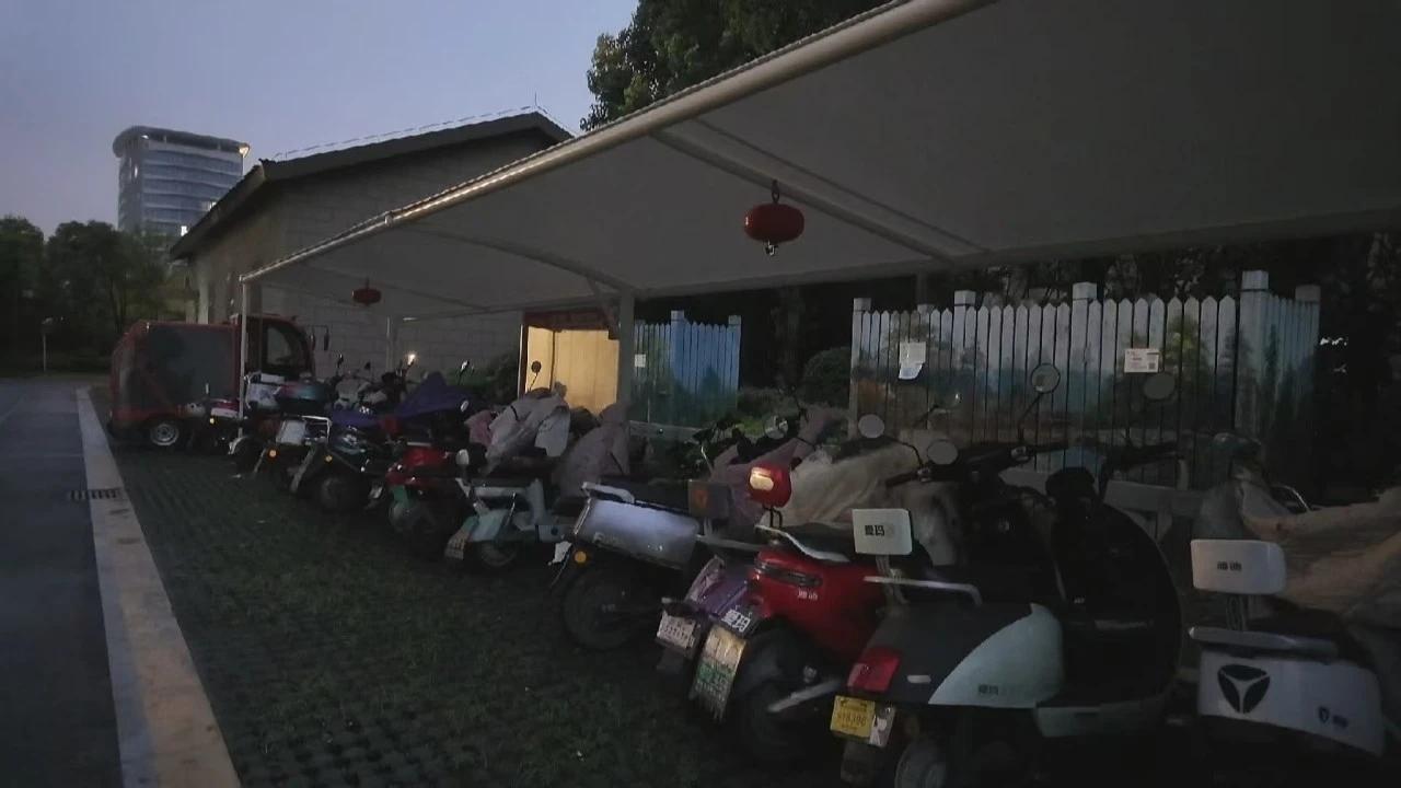 扬州消防开展夏夜专项排查！整治电动车违规停放充电隐患
夏季高温来袭，电动自行车消