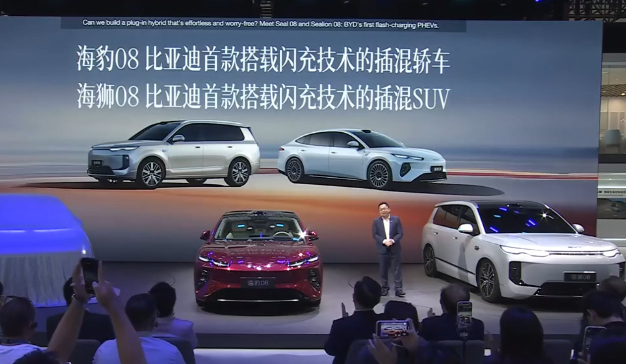 【比亚迪海狮 08 亮相北京车展：品牌首款闪充插混 SUV，第二代刀片电池】比亚