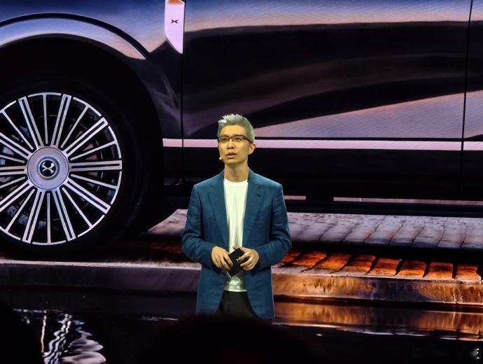 朱广权主持今天的小鹏GX 发布会(开场），有正统的味儿了，小鹏的首款大型全尺寸S