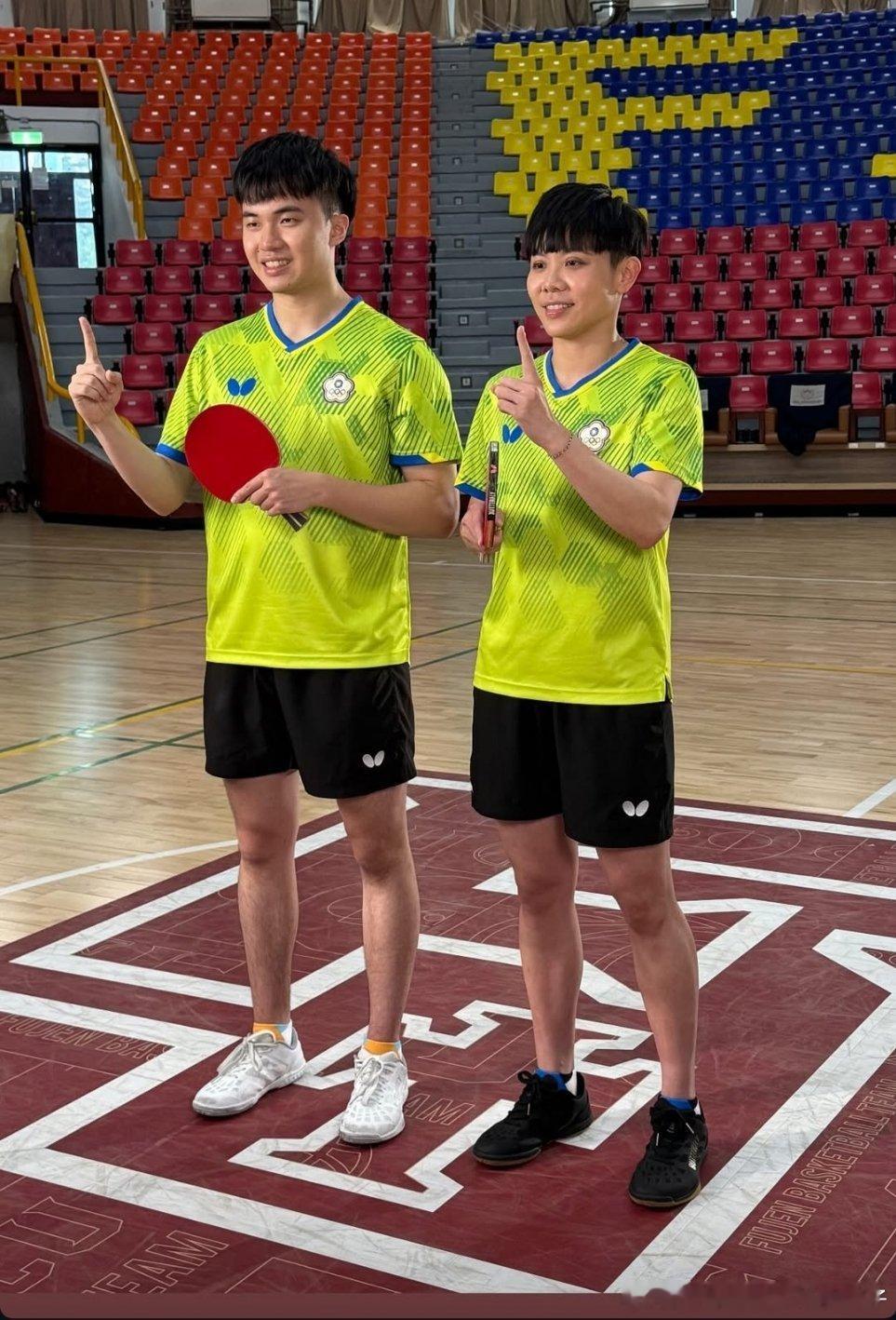 林昀儒郑怡静伦敦球挑混双夺冠，经纪人分享了两个人之前拍宣传照的合影☝️️☝️️ 