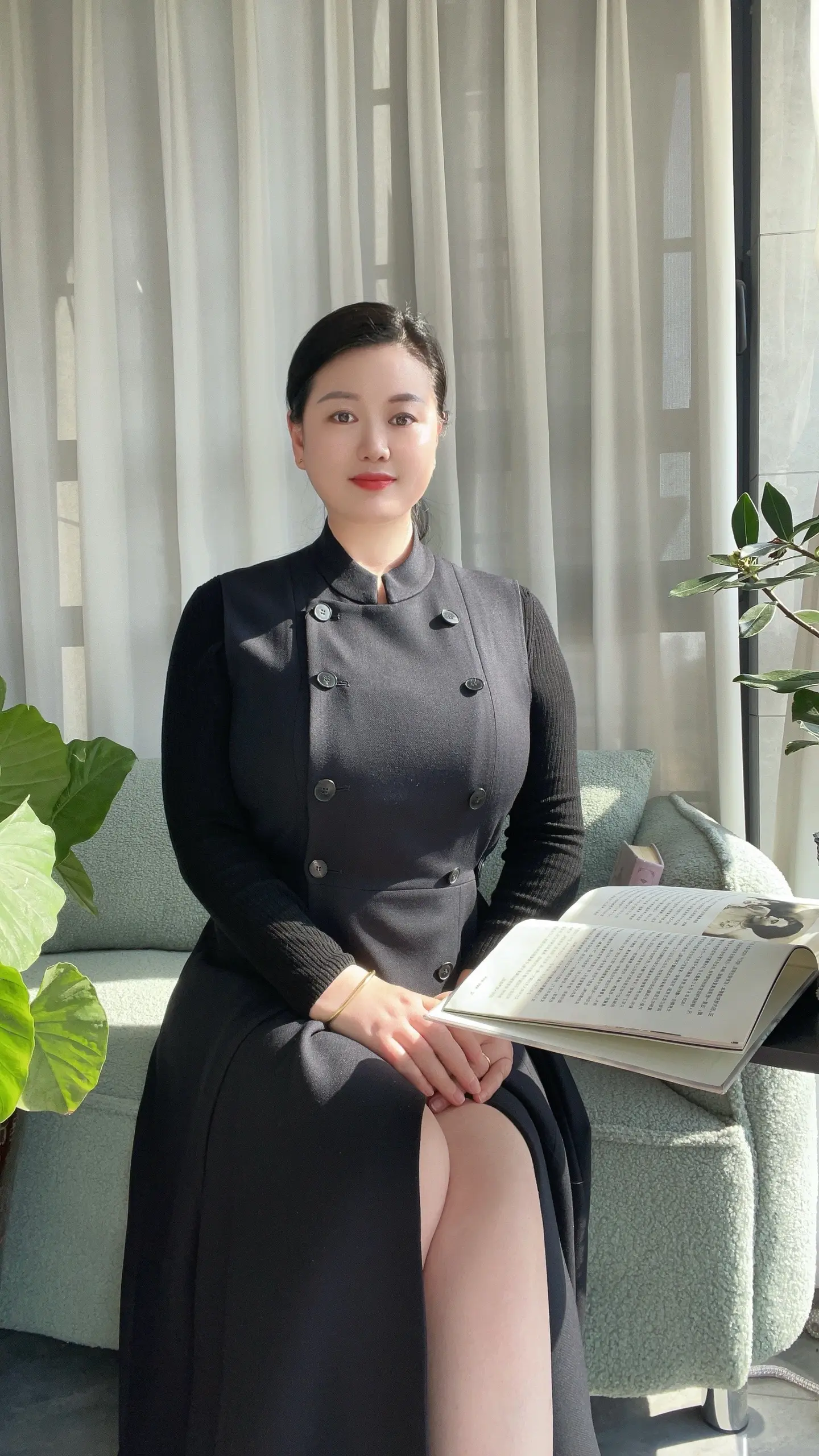 突然明白一个道理，别掏心掏肺对一个人好，总有一瞬间会让你彻底死心，别太...