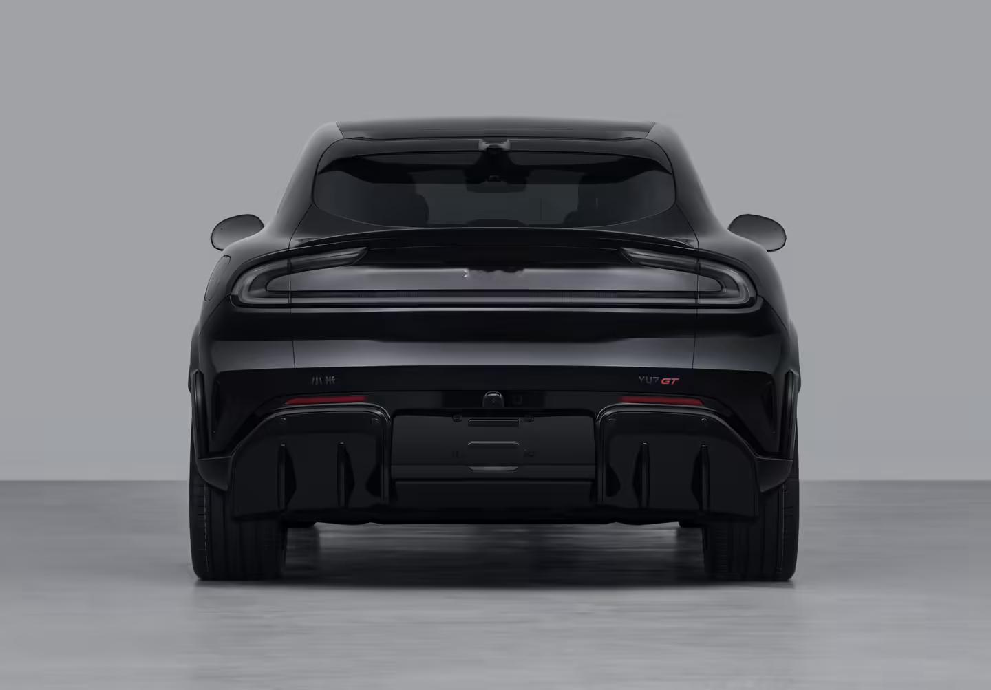 小米YU7 GT证件照车身尺寸：5015*2007*1597mm。21寸轮毂，前