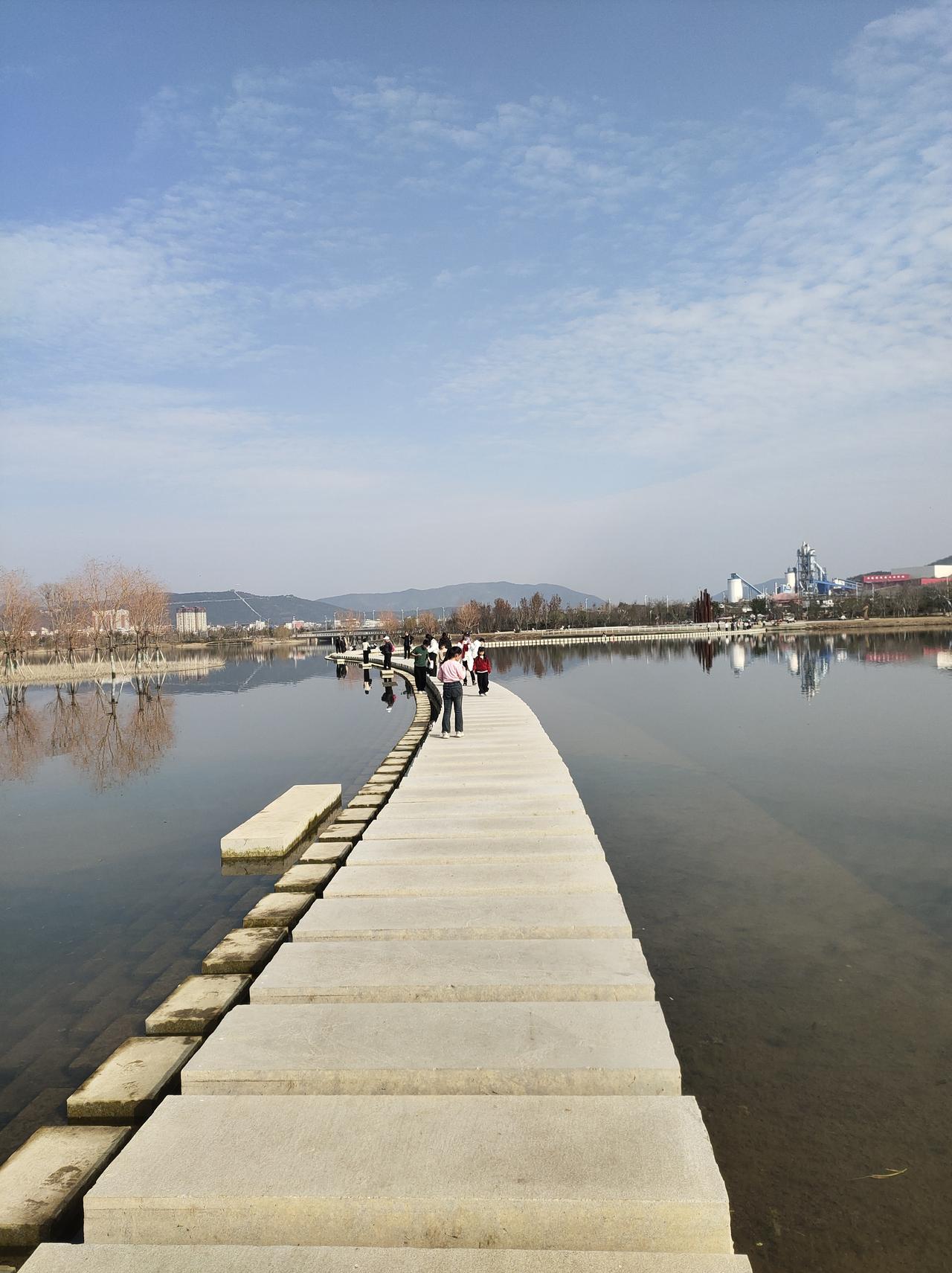 驻村交通差别很大，那些城中村的下乡有一块钱的公交就够了，而有的村离城几十公里，且