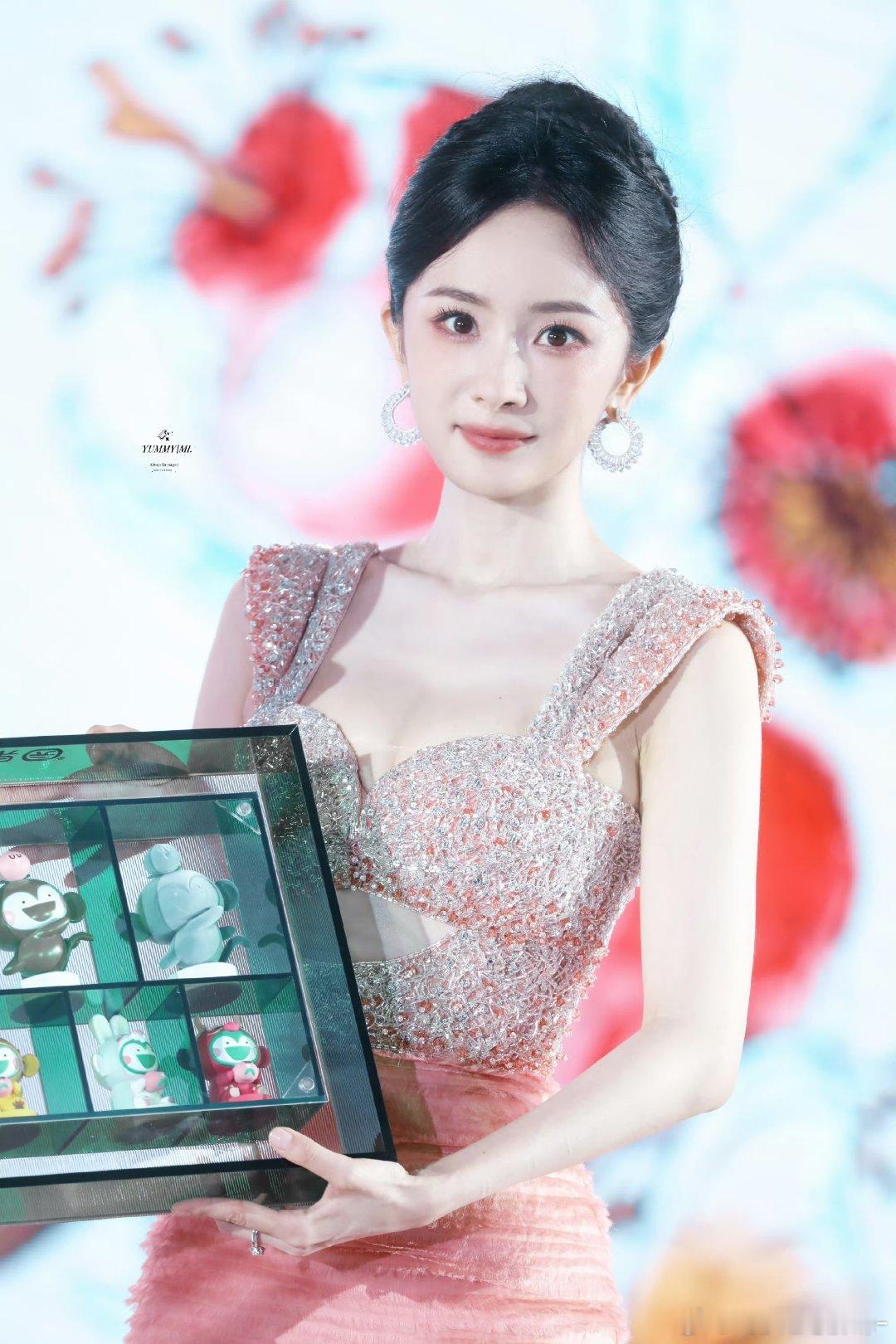 杨幂杨幂 ym杨幂哈尔滨一九四四 ym杨幂没有一顿火锅解决不了的事“玫瑰是我偷的
