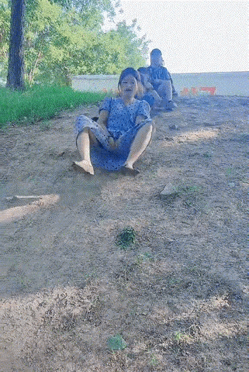 1：小姐姐说没有办法，她小时候的没有完成的梦想，就长大了来圆吧。