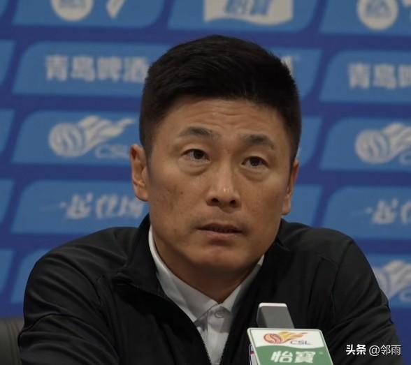 中超第三轮惊爆最大冷门，卫冕冠军海港队以0比1负于二年级新生大连英博队，洋教练竟