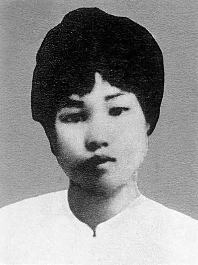杨开慧29岁英勇就义，经主席同意：不能葬入毛家祖坟，这是为何？作为主席的妻子，杨