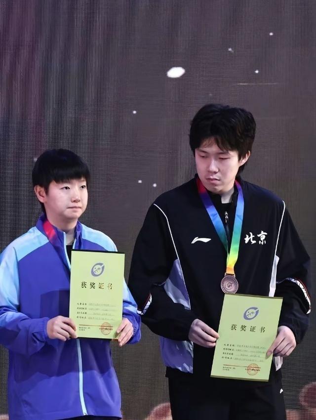 三个儿子私吞88万拆迁款后拒付养老费，还让俩女儿继续掏钱，操作简直逆天！85岁老