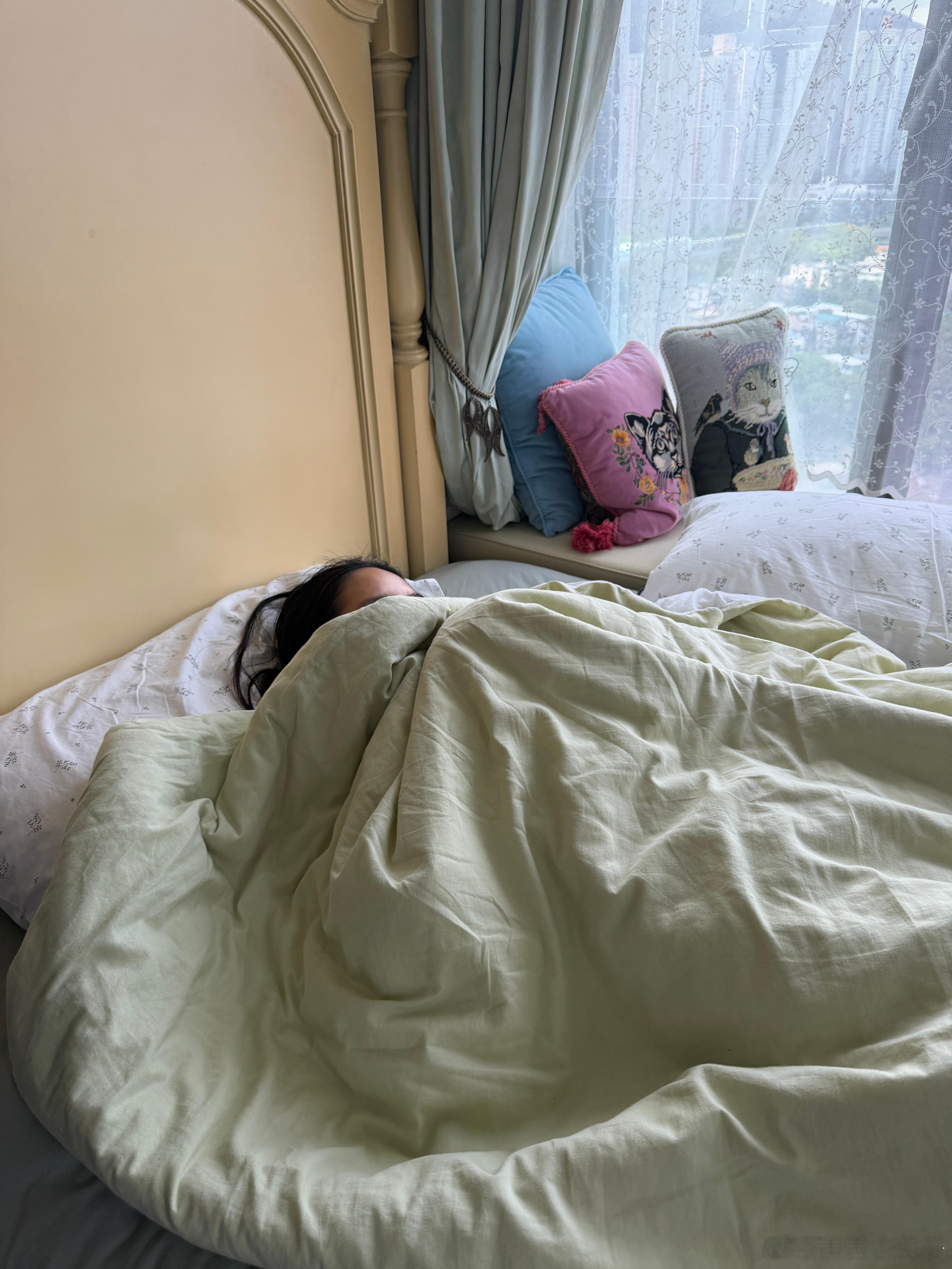 大姐上半年大学一次病假都没请过。上了四个月的班已经是第二次请病假了，工作的杀伤力