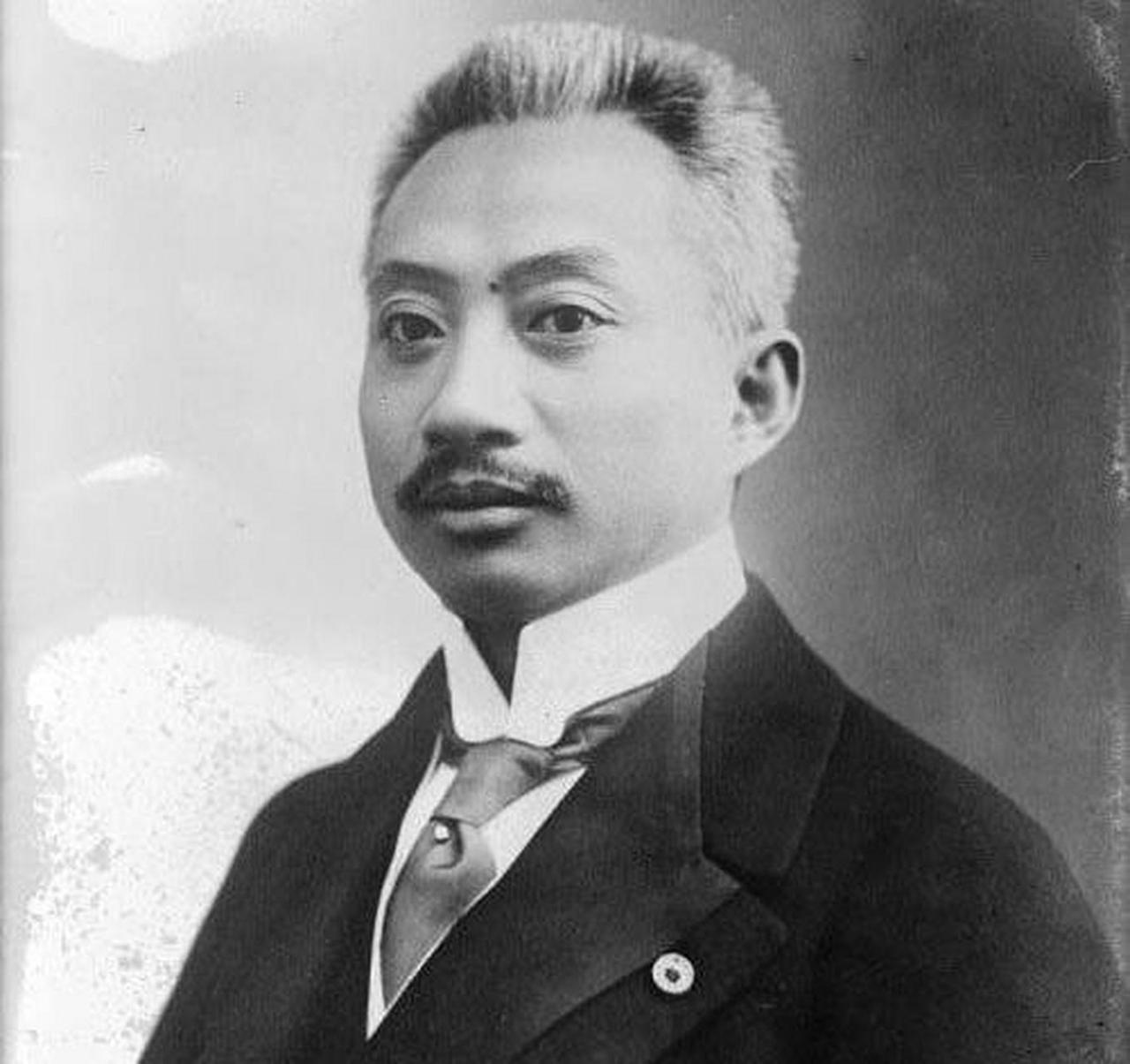 1919年火烧赵家楼，没把曹汝霖烧死，谁能想到他竟然活了90岁！
晚清秀才曹汝霖