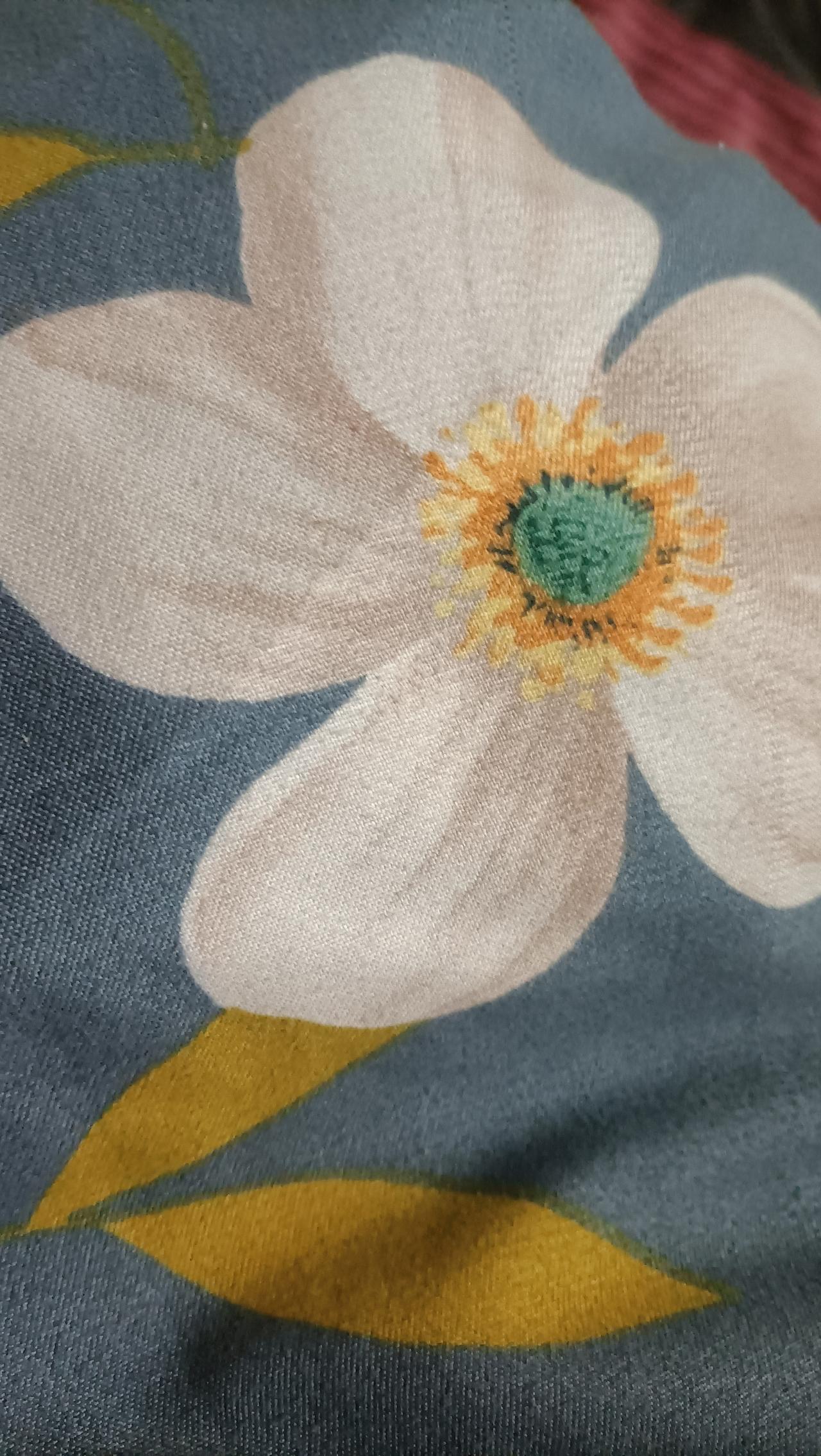 这块印花布料，把春日浪漫织进日常里
 
偶然发现的这块印花布料也太戳心了！灰蓝色