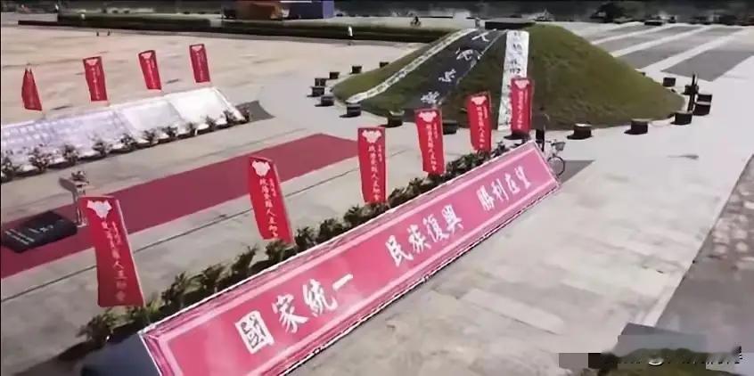 郑丽文出席“50年代白色恐怖秋祭追思慰灵大会”引起反响
国民党主席郑丽文在台北马