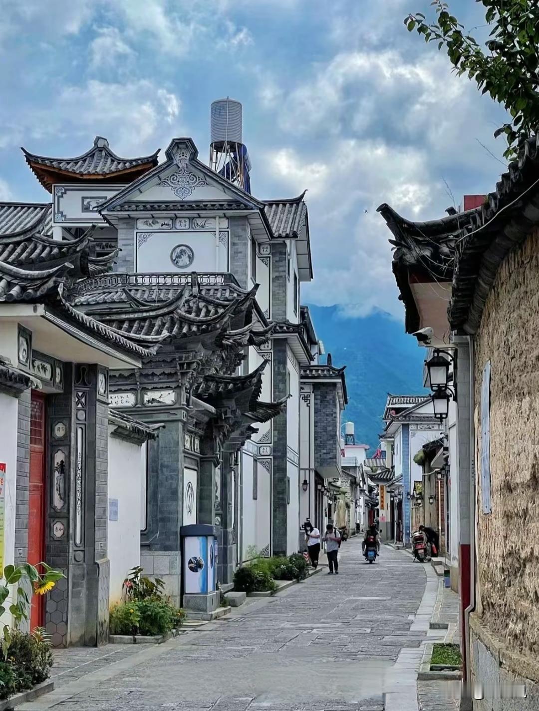 一个人真正变得通透和自信，那便是祛魅，并非是财富的占有多少，人长得如何，更与年纪