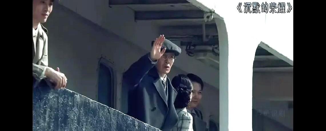 最近有个电影片段，3.8亿播放量，全程没一句台词。

基隆港，一辆黑车。车里是国