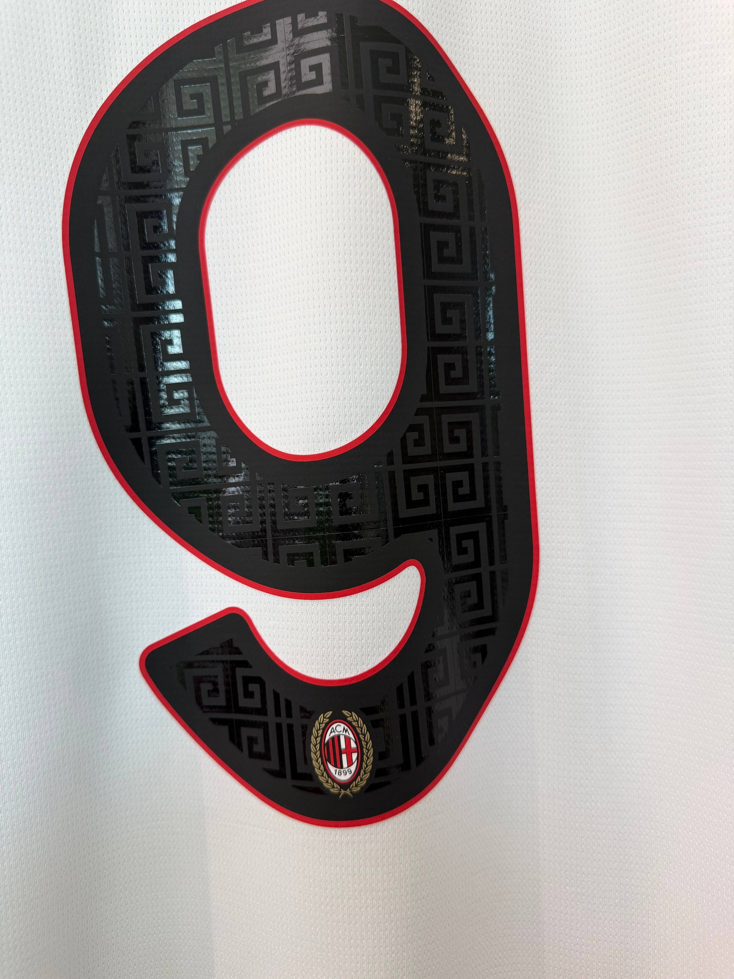 【👀】 🔴⚫️ 关于米兰2026-27赛季客场球衣（球员版）的一些细节。se