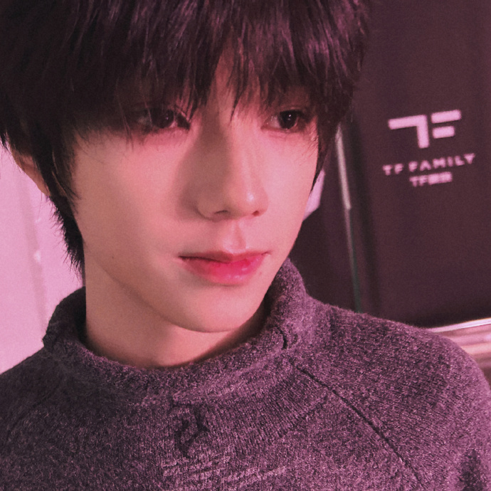 王橹杰的比例太逆天了… 