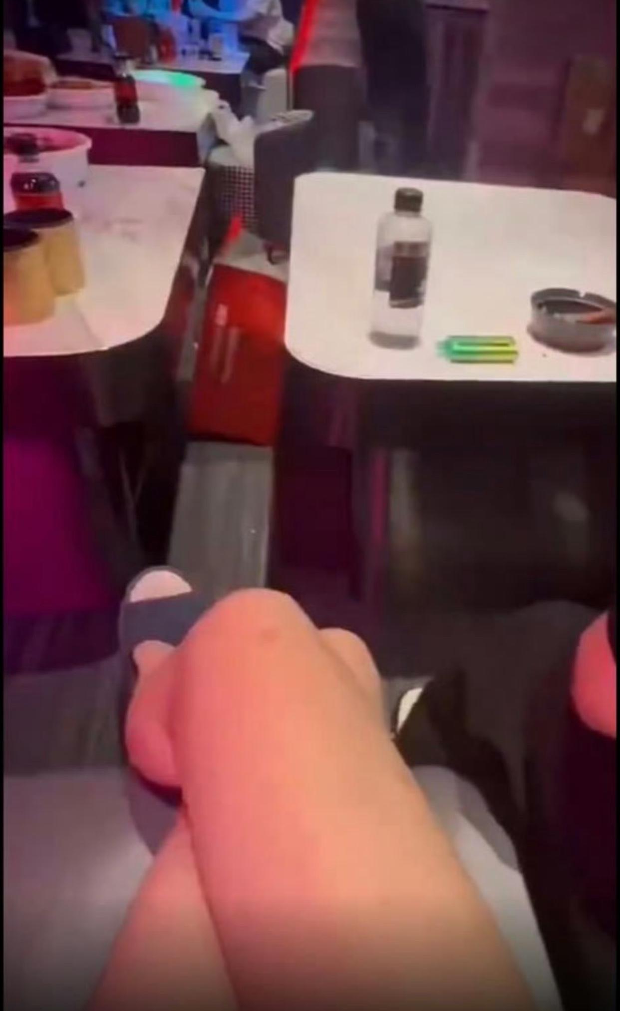 就是朋友在私人别墅里的私下聚会，直接喊话停止造谣传谣！
 
我真的想问，先不说人