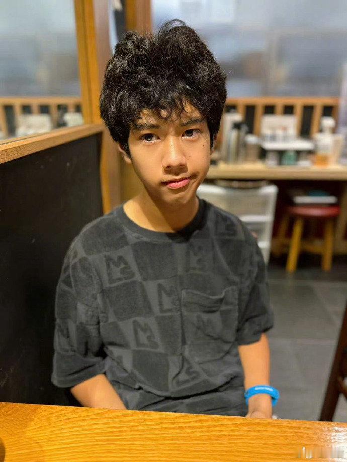 刘芸回应儿子内八问题刘芸郑钧回应儿子内八问题  刘芸郑钧感谢全网为jagger操