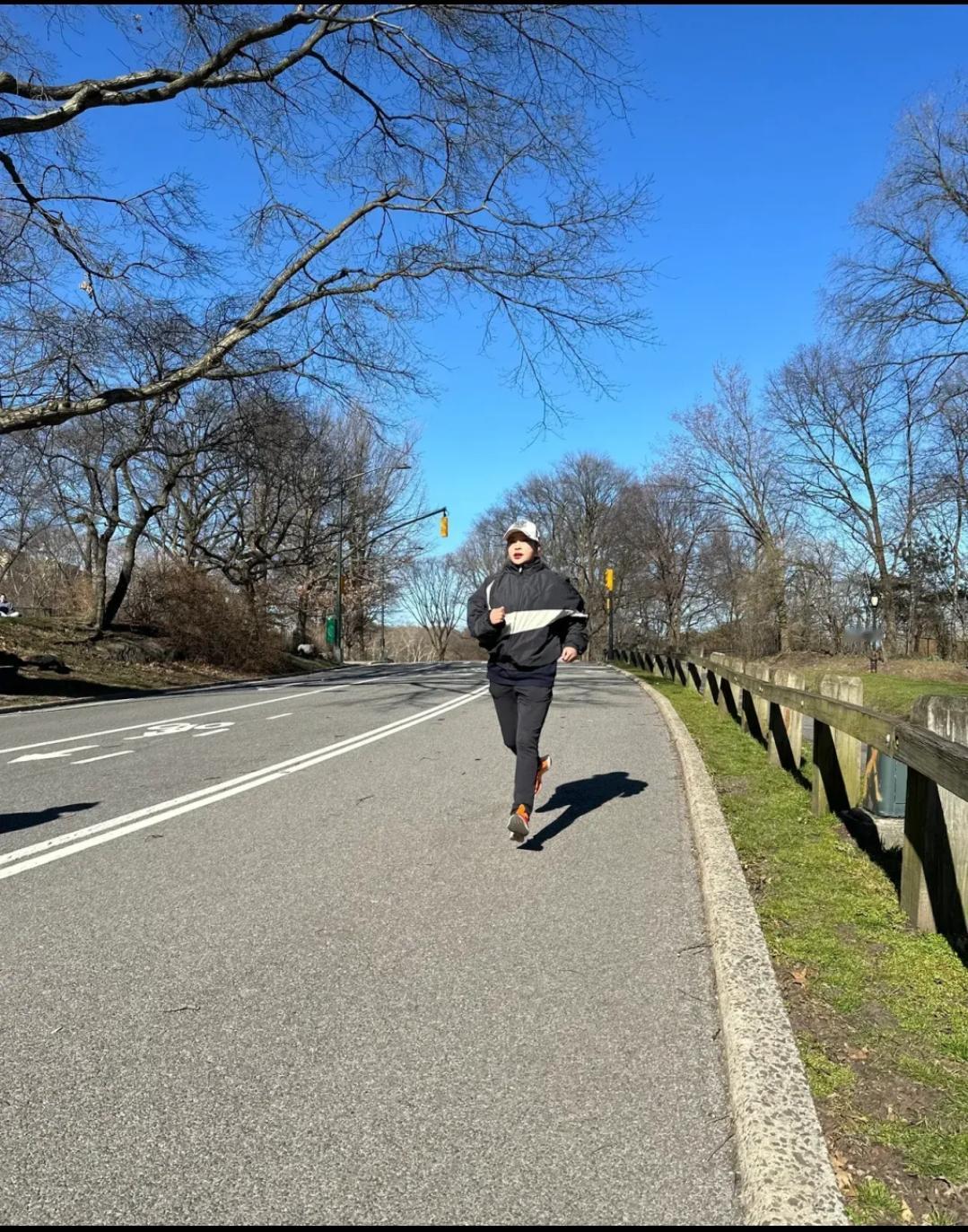 狠人同事！
全年不吃晚饭，
干体力活照样扛，
体检结果让人傻眼！
 
见过自律的