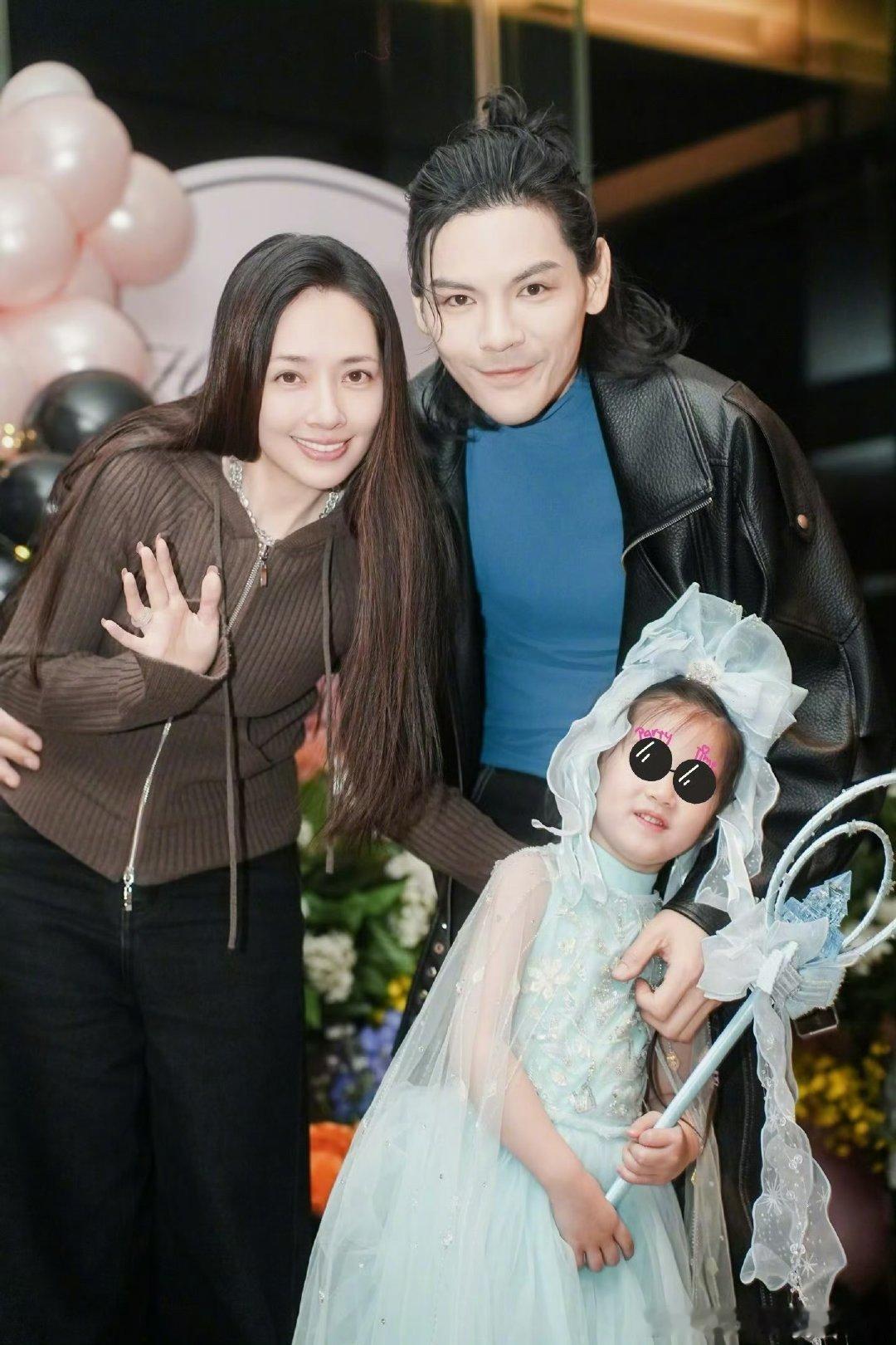 向太选儿媳的标准 向佐说郭碧婷是个很伟大的老婆简单通透是向太挑选儿媳的核心，初次