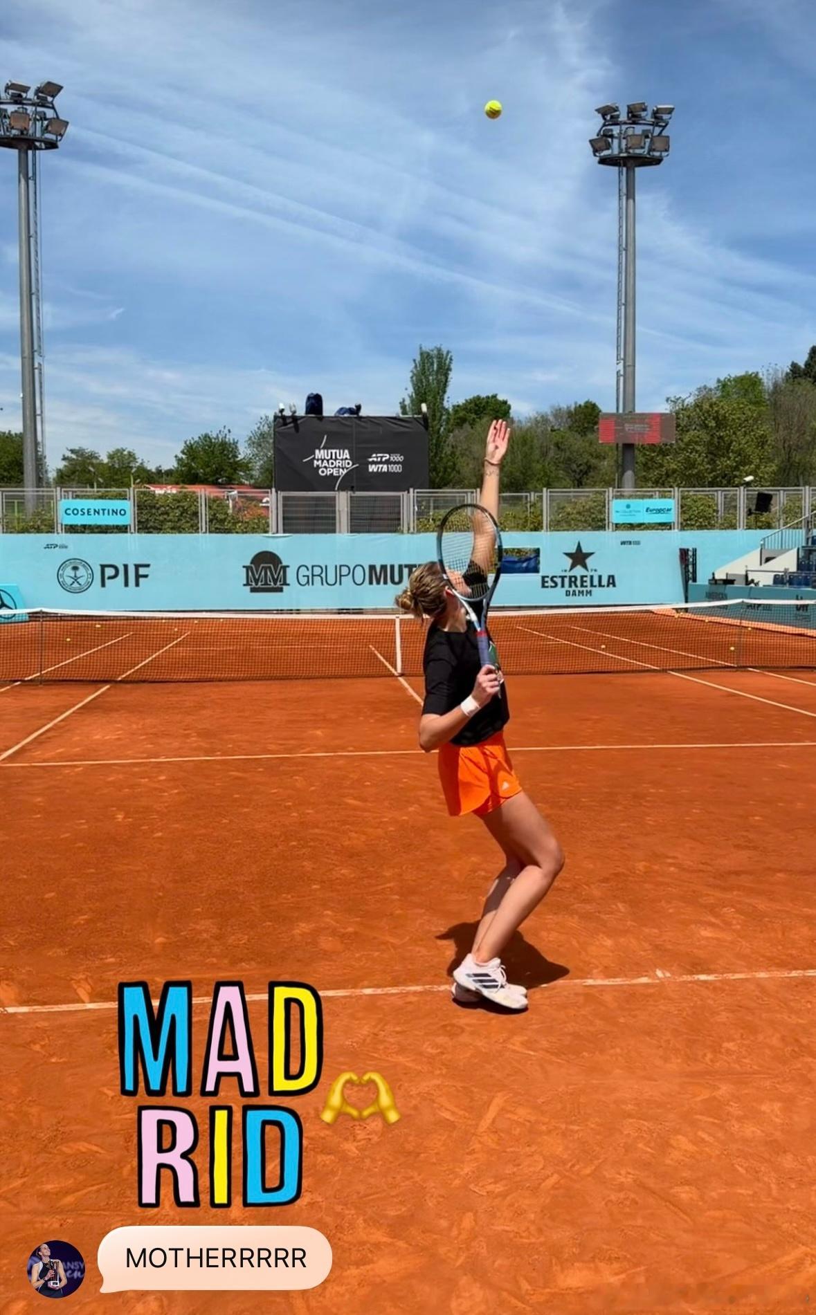 卡·普利斯科娃！已经抵达魔力盒，进行马德里1000赛的适应场地训练！原本Karo