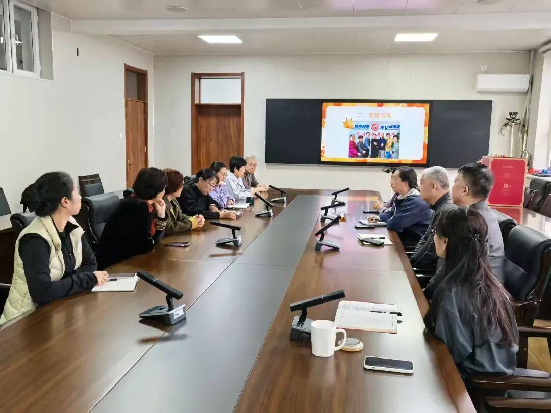 太原市教科研中心，  在3月30日，为岳亮萍举行荣退欢送活动，工会主席赵霞致辞！