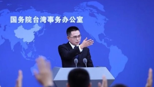 【国台办：#决不允许一边赚大陆钱一边支持台独#】国台办星期三（7月16日）举行例