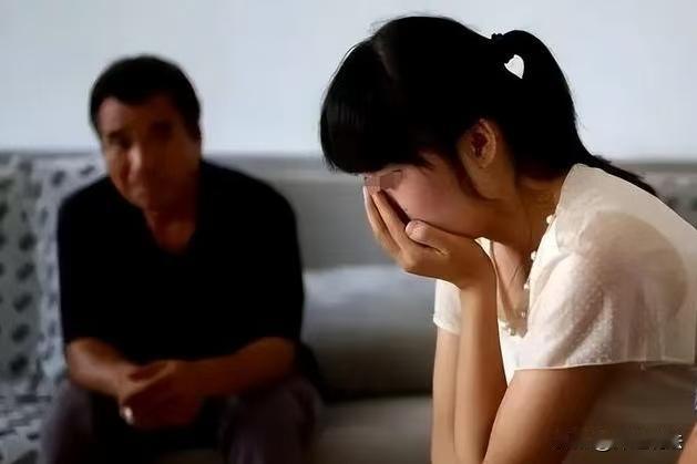 陕西西安，陈女士的母亲刚走，父亲就迫不及待迎娶新人，女儿不能接受，起诉父亲要求分