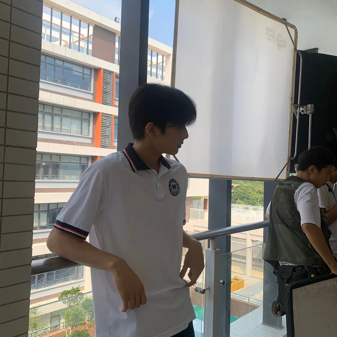 偶遇宋威龙泉州夜跑 宋威龙拍摄路透梦回凌霄，帅成啥了欧巴 